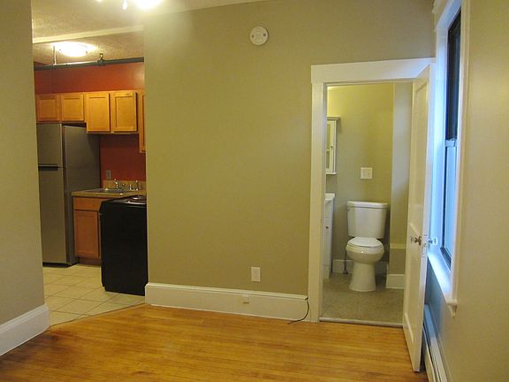 4th image of 32 Alfred St #7