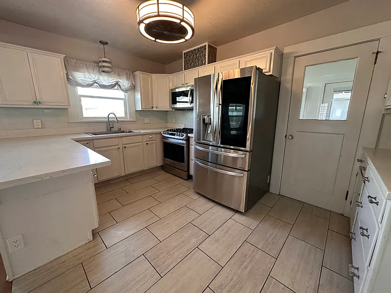 1105 W G St — Photo 8