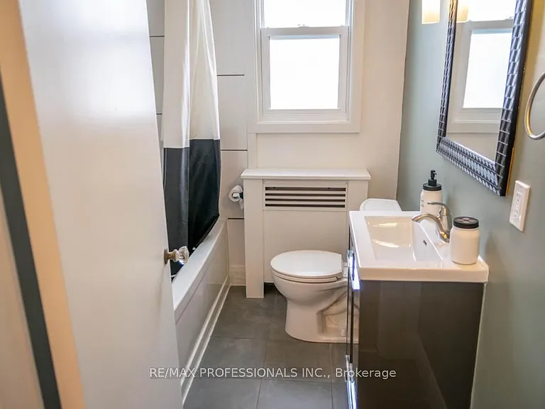 119 Erb St E #A — Photo 8