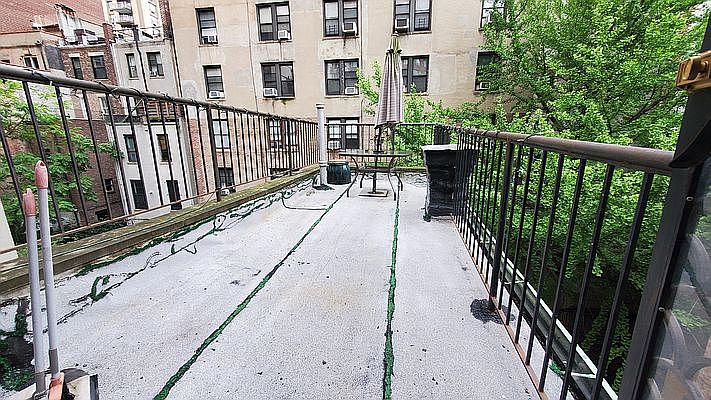 1st image of 220 W 72nd St APT 3R