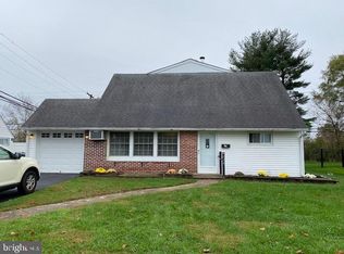 104 Queen Lily Rd, Levittown, PA 19057