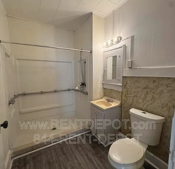621 Covert Ave — Photo 4