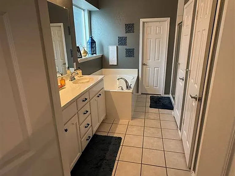 9524 Navarro St — Photo 3