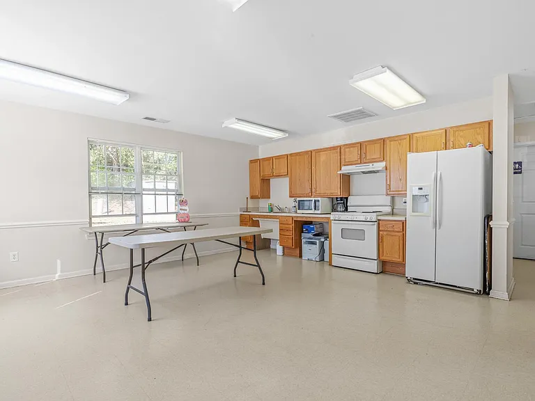 Perry Hill Apartments — Photo 7