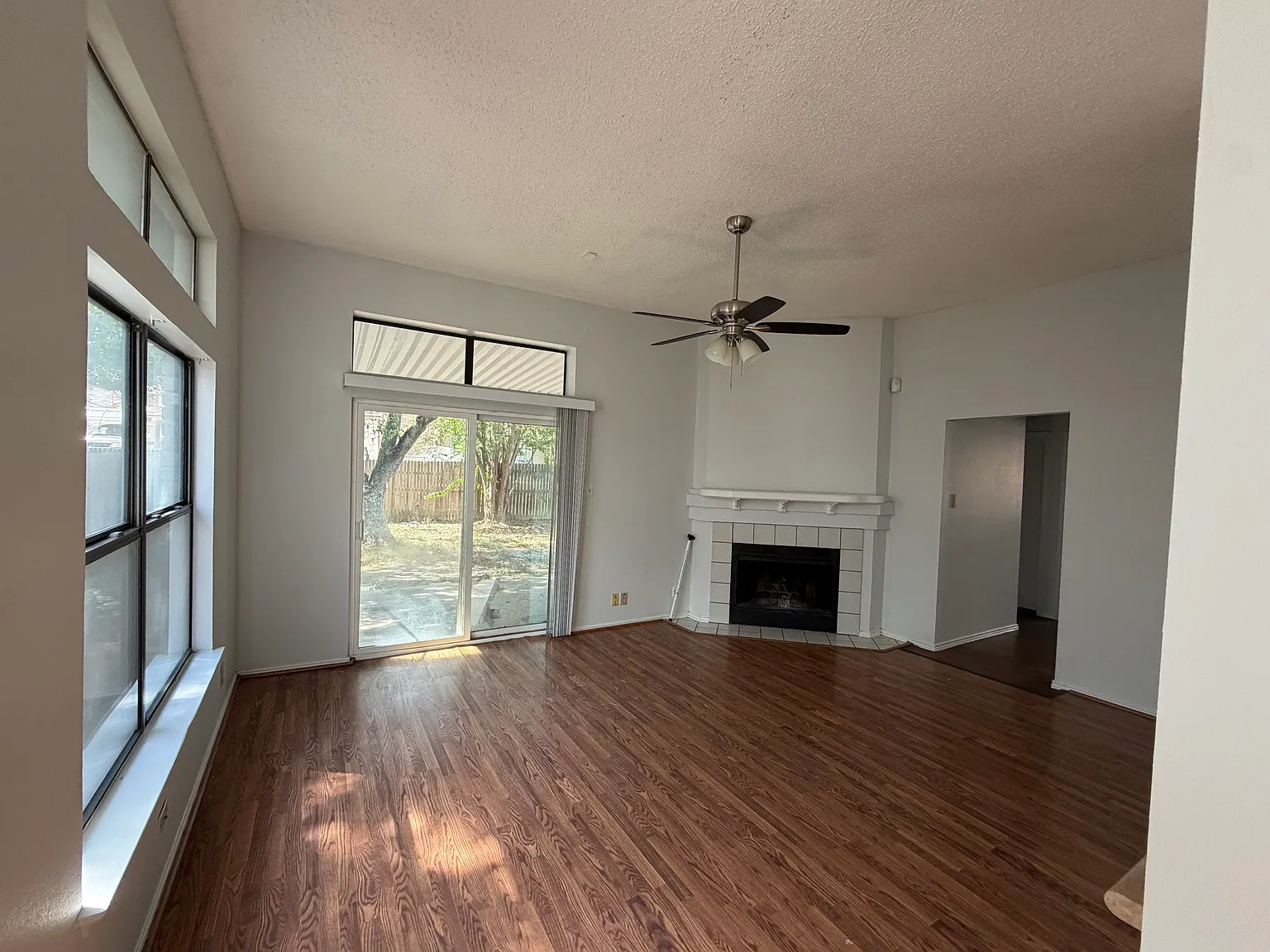 4 bed, 1899 sqft, $1,695 — Photo 3