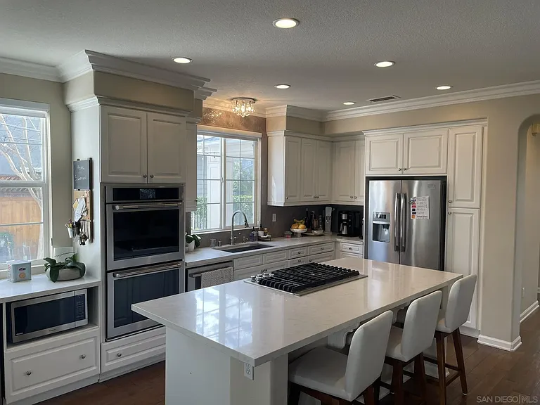 646 Sandside Ct — Photo 4
