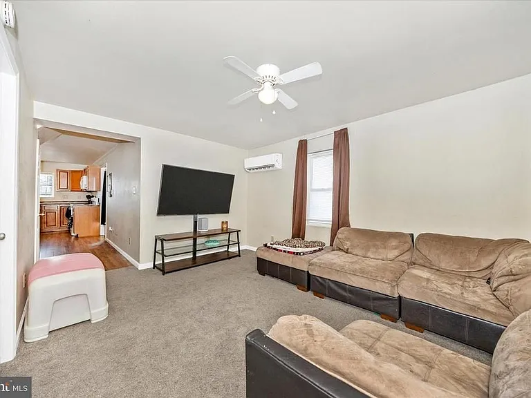 241 N Franklin St — Photo 27