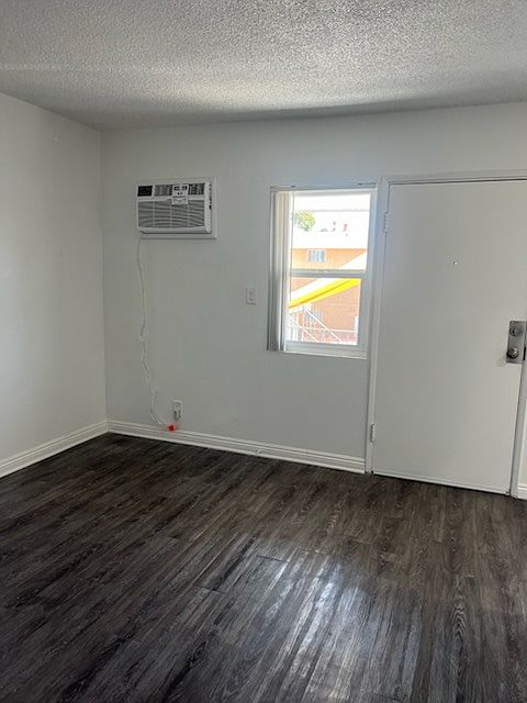 Apt. 5
Front Entrance