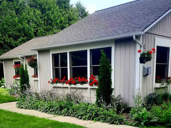 2817 Bester Rd, Harbor Springs, MI 49740