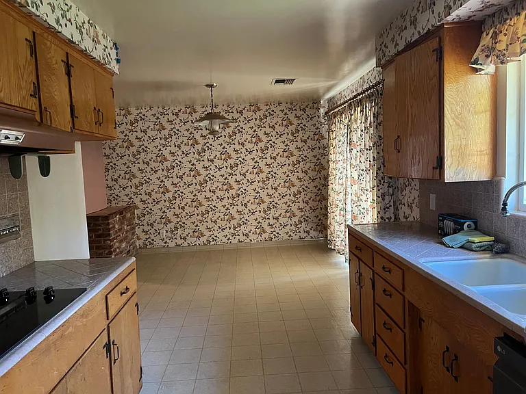 811 W Tokay St — Photo 26