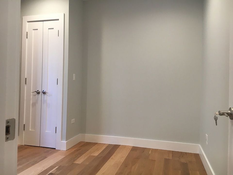 1st image of 2172 33rd St