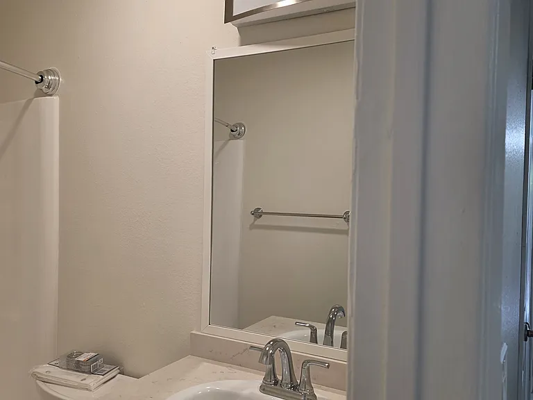 Chateau Gardens Apartments — Photo 29