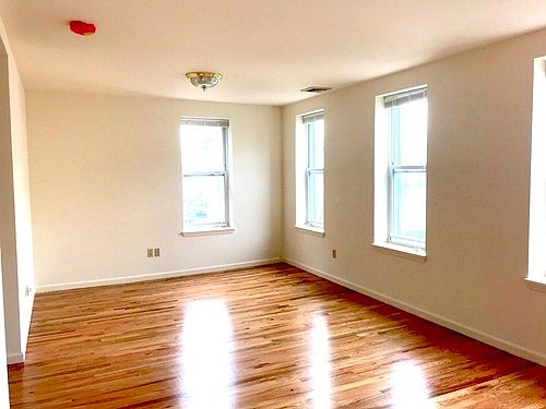 2nd image of 158 Oakland Ave #2