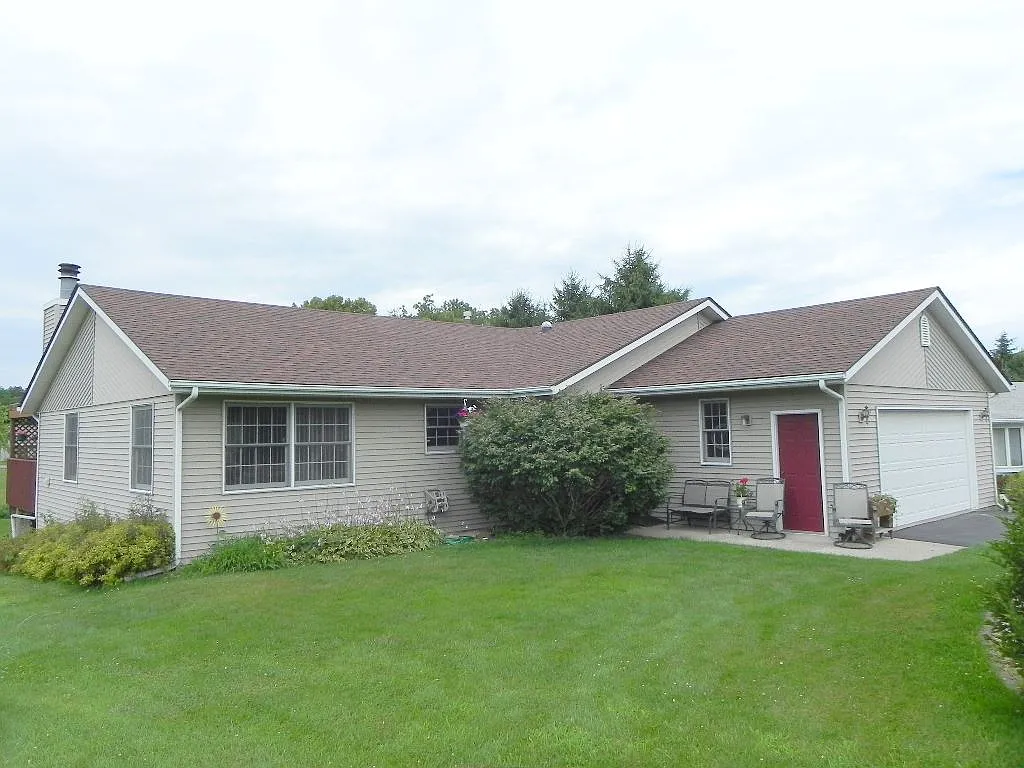 1818 Beacon Hill Ct photo 1