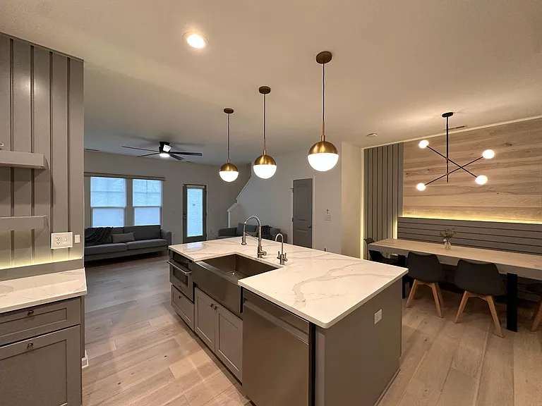706 Denhoff Dr — Photo 10
