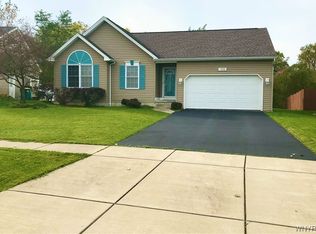 1422 Evergreen Dr, Lake View, NY 14085