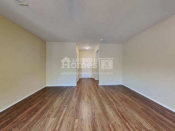 2nd image of 912 Creekview Dr