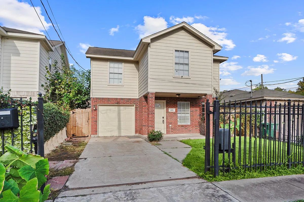 Building Photo - 2106 Nettleton St