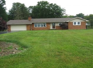 807 Lynita Dr NE, Brookfield, OH