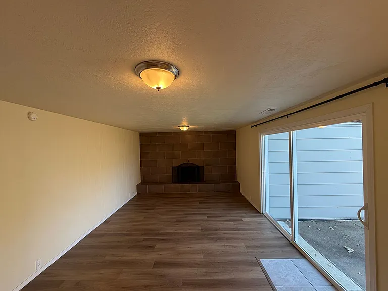 2735 Almaden St — Photo 8