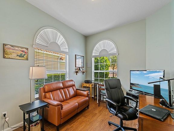 4th image of 5119 Formosa Cir