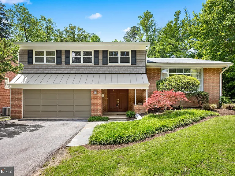 1222 Noyes Dr — Photo 1