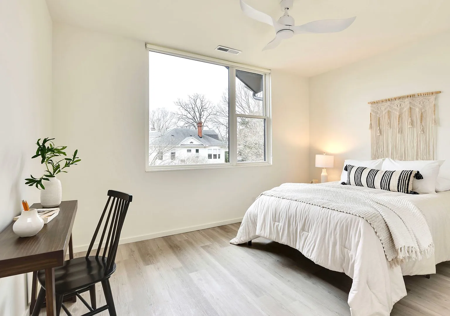Private Room with Walk-In Closet Utilities & WiFi Included — Photo 1