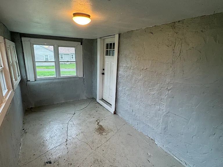 650 Stevenson Ave — Photo 2