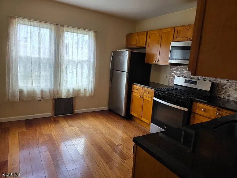 426 Tompkins St #1 — Photo 7