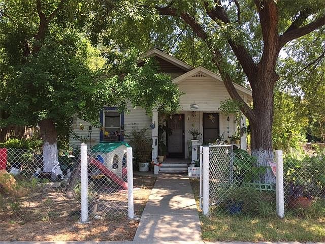 2nd image of 800 W Johanna St