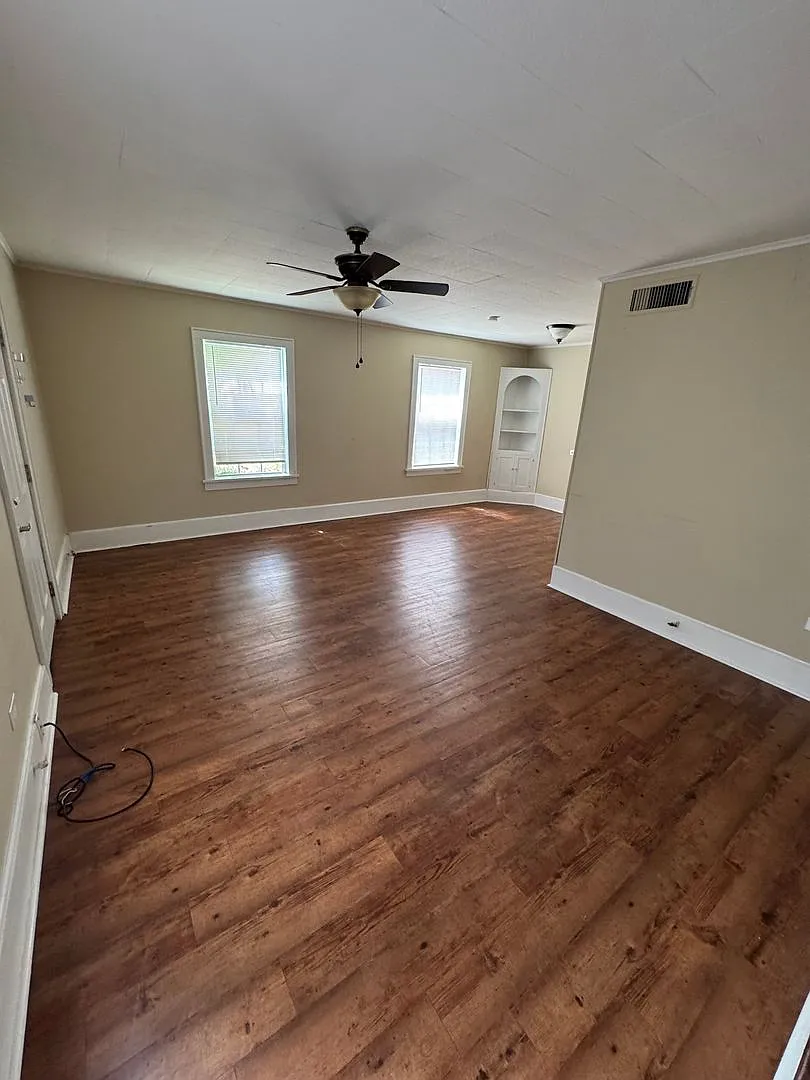 Cute 2 Highland Bedroom — Photo 2