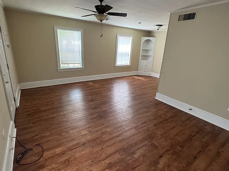 830 Wilkinson St — Photo 2