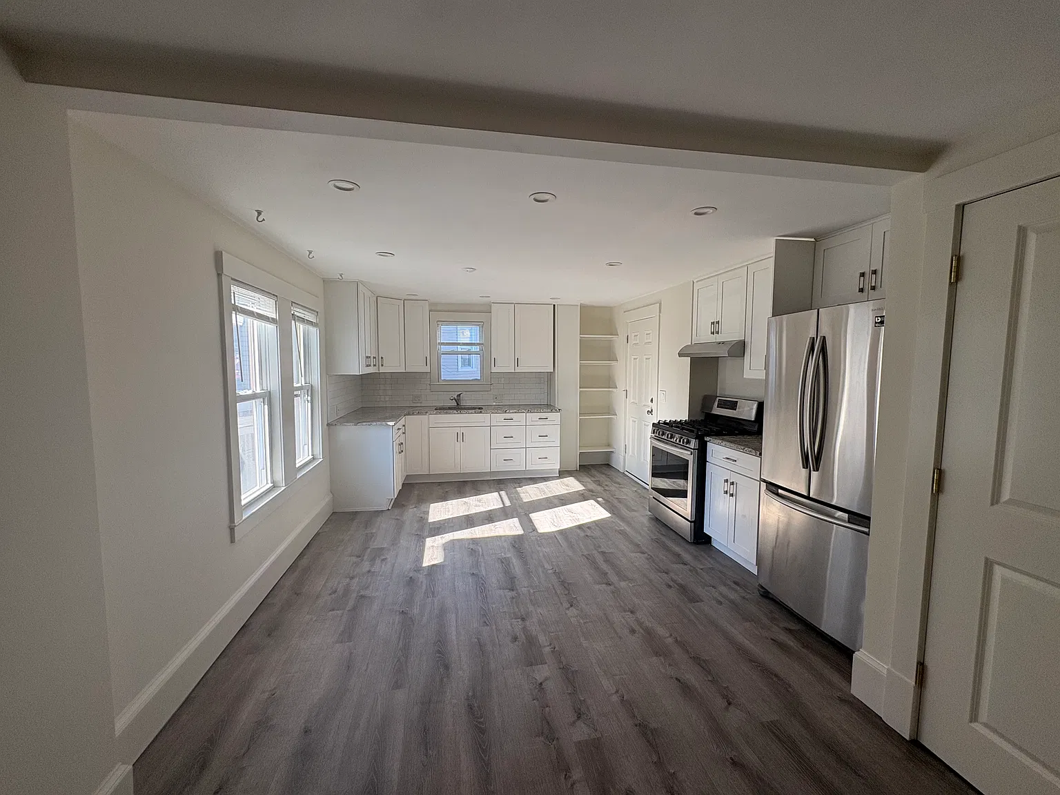 2 bed, 1000 sqft, $2,400 — Photo 4