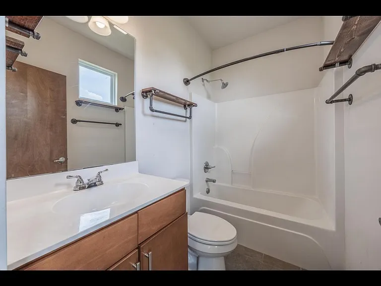 943 McClanahan Ln — Photo 12