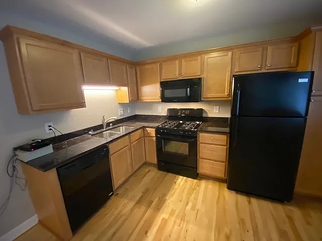 1767 N Cambridge Ave #10 — Photo 4