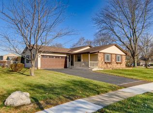 1400 Michael Ct, Hoffman Estates, IL 60192
