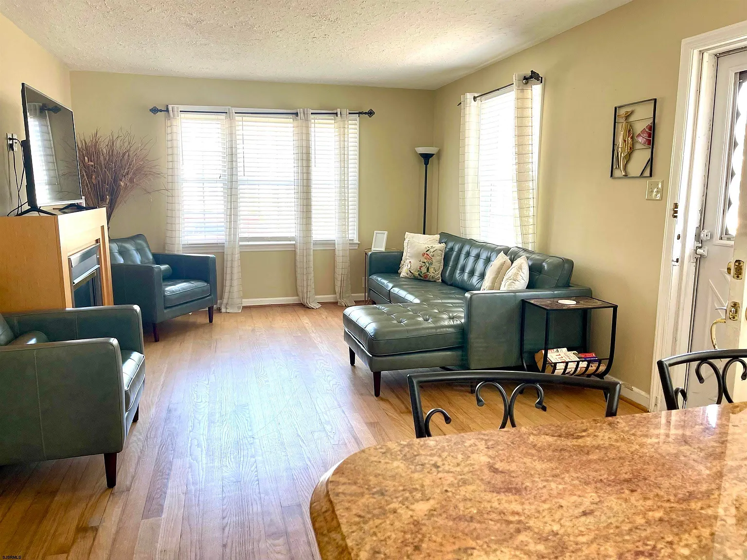2 bed, 1.5 bath, $1,500 — Photo 4