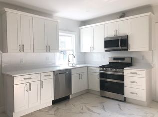 33 Middle St #A, Newton, MA 02458