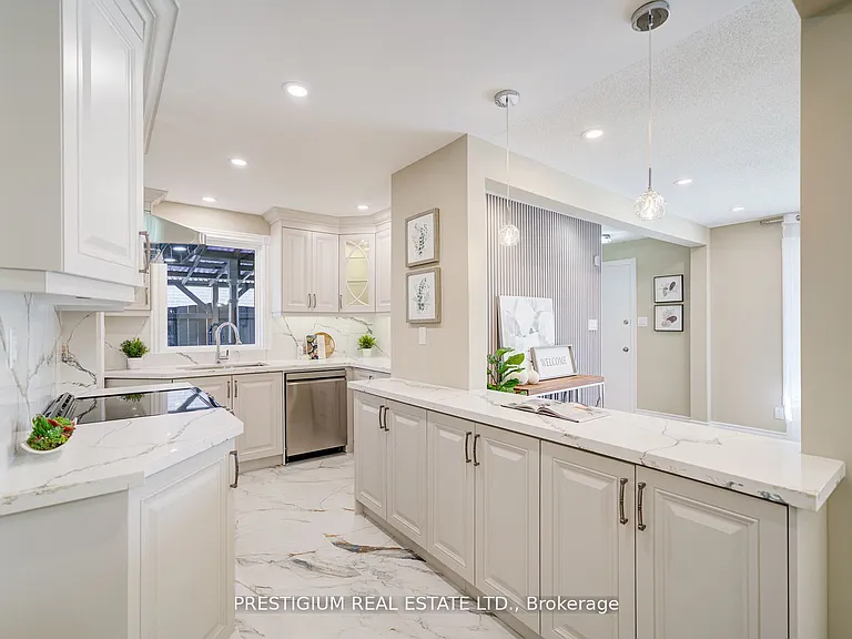 6 Willis Dr #UPPER LEVEL — Photo 15