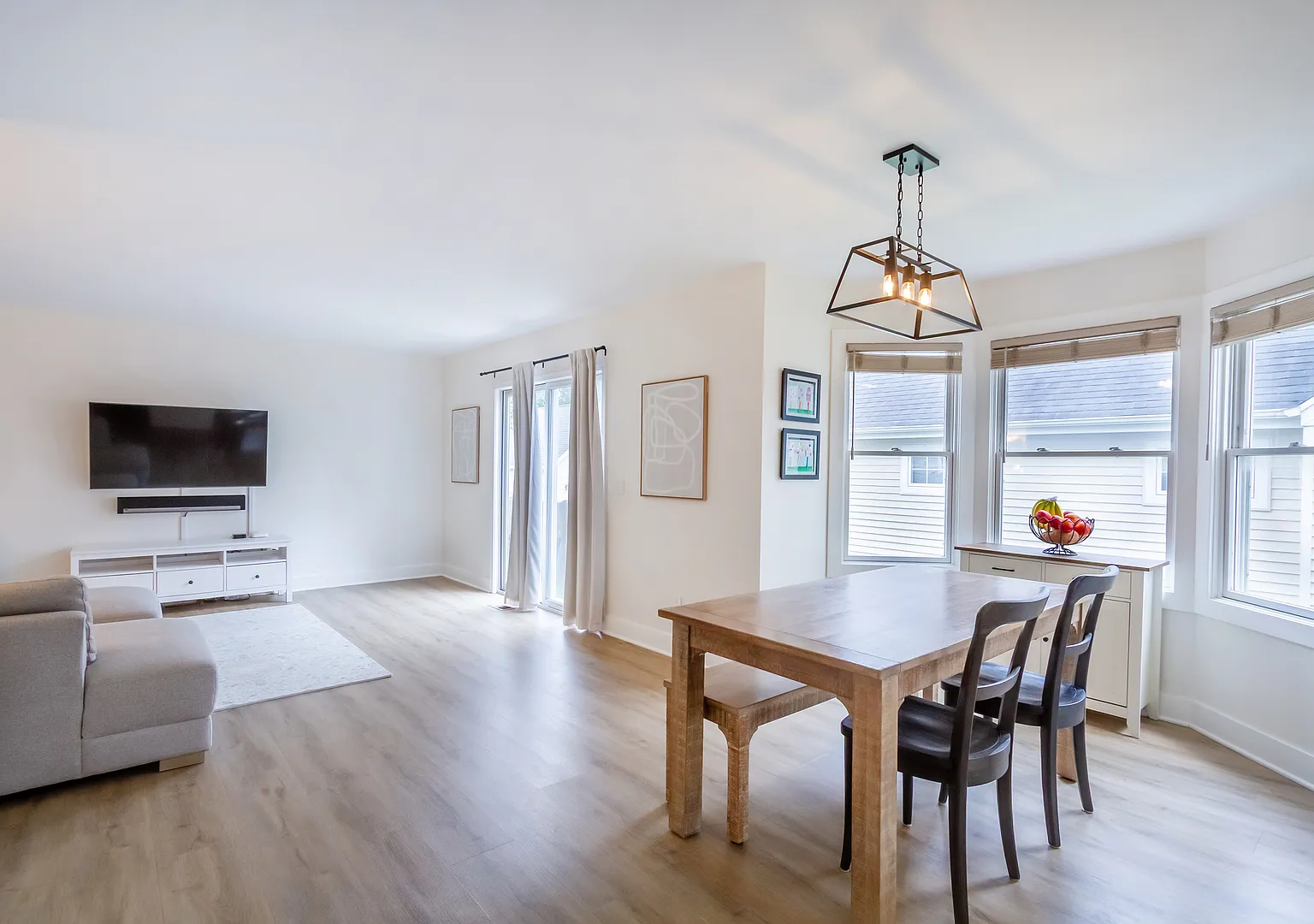 3 bed, 1.5 bath, 1200 sqft, $2,900 — Photo 2