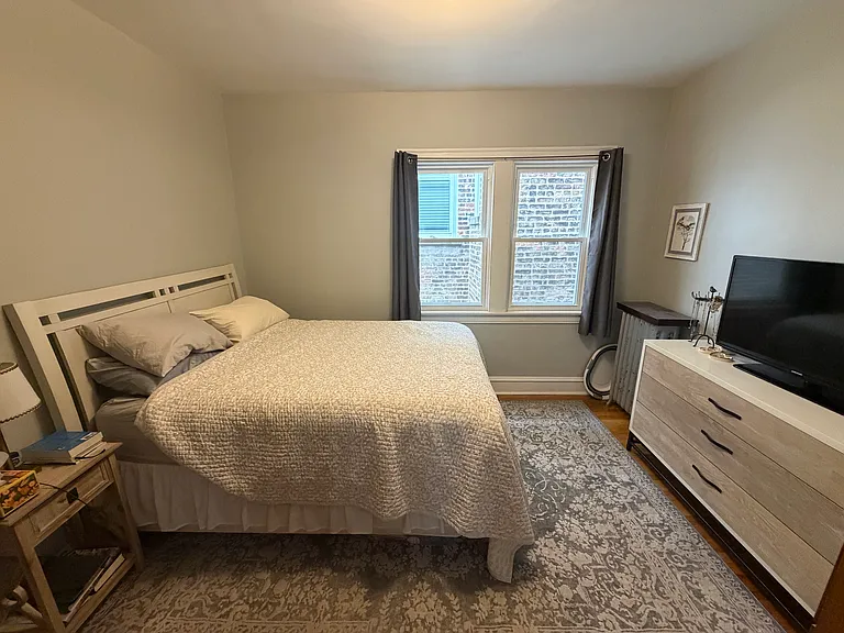 2452 N Hamlin Ave #2 — Photo 7