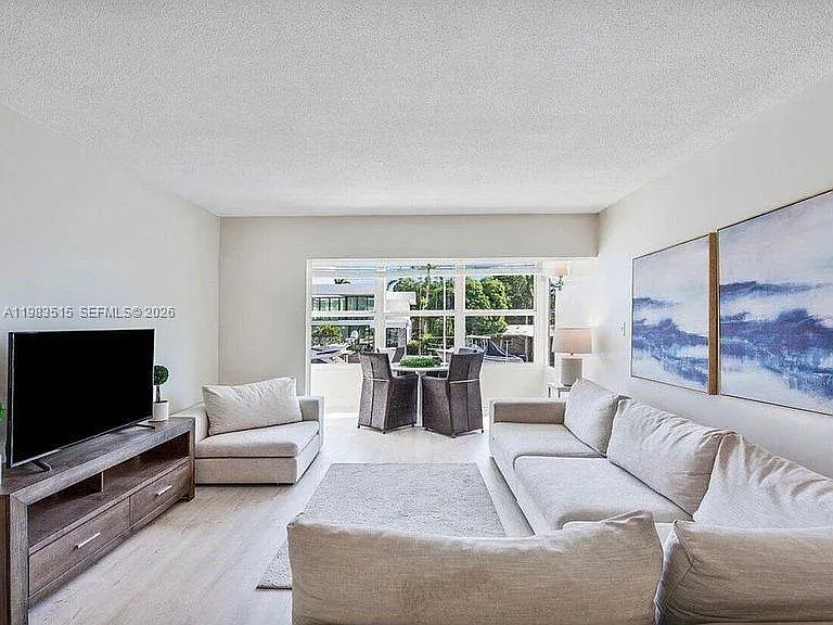 40 Isle Of Venice Dr #6 — Photo 8