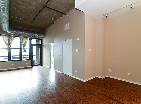 3rd image of 849 N Franklin Ave #1401