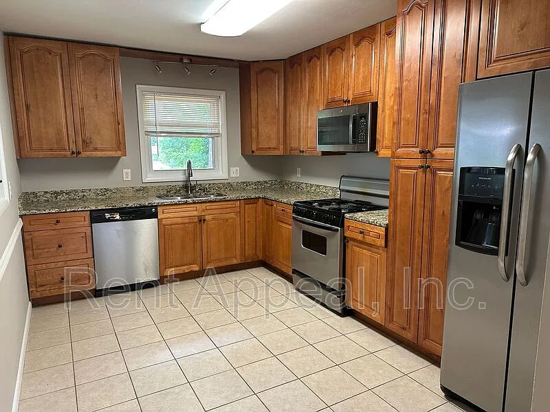 4 bed, 2.0 bath, 1539 sqft, $1,875 — Photo 2
