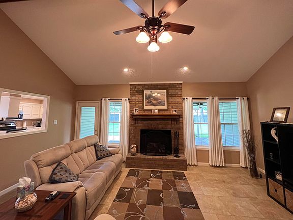 4th image of 104 Blue Jay Dr