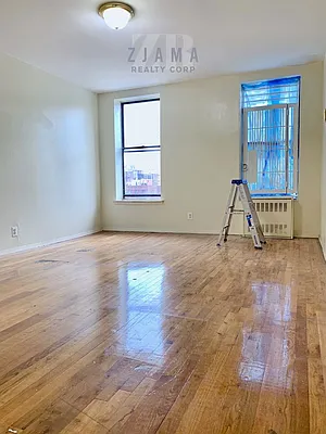 Rented by Zjama Realty Corp | media 18