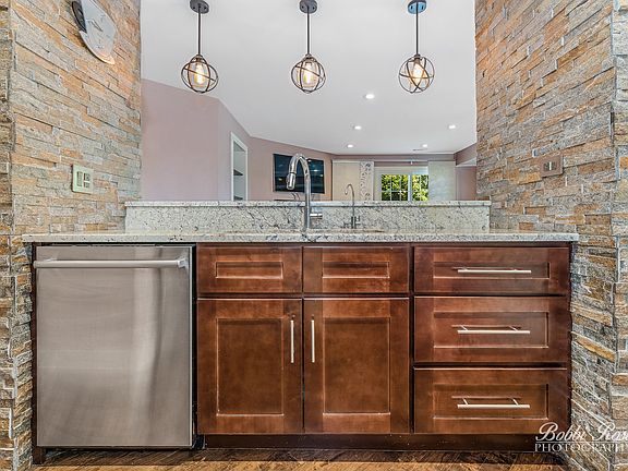 4th image of 2 Kristin Cir APT 4