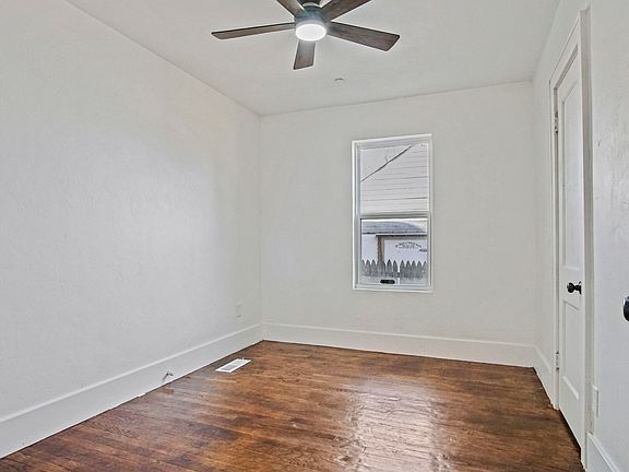 2nd image of 609 SW 30th St
