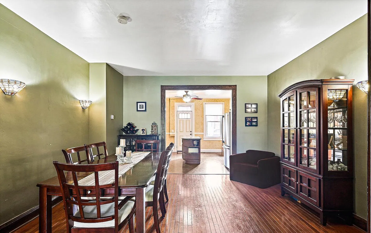 3 bed, 1500 sqft, $2,200 — Photo 4