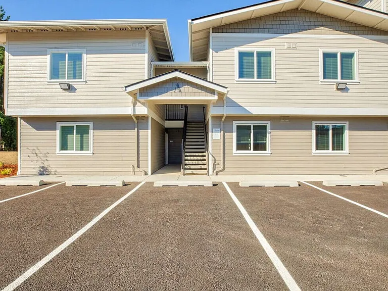 The Edge Apartments — Photo 17